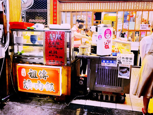 臺中西屯 祖傳爌肉飯（必吃特色美食、人氣平價炒麵牛肉麵、銅板料理、24小時營業、宵夜早餐 午晚餐聚餐首選推薦餐廳）