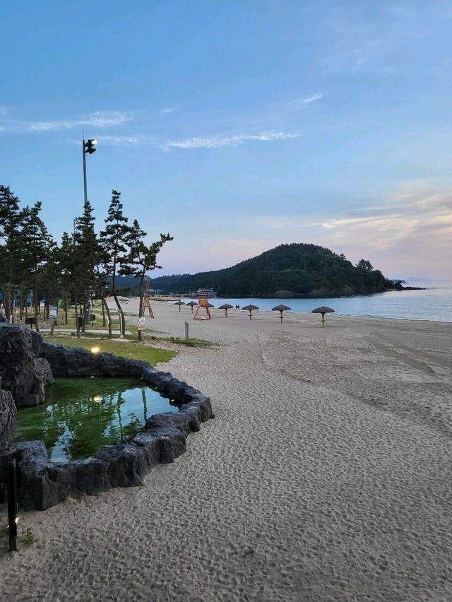 동굴포토존이 있는 변산해수욕장 노을쉼터