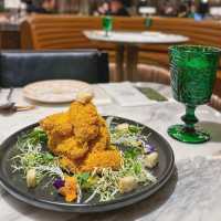 「特務主題餐廳，奢華用餐體驗」
