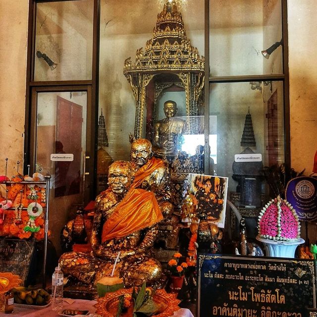 วัดช้างให้ฯ สักการะหลวงพ่อทวดเหยียบน้ำทะเลจืด