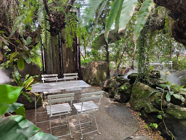 Muguet de Café & Art space