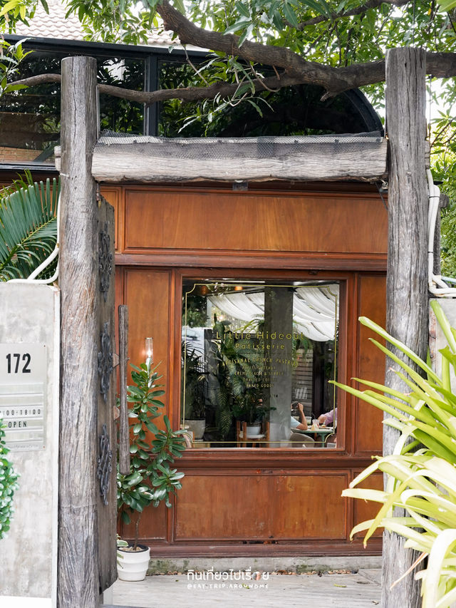 🦌 Little Hideout ร้านที่ขนมเค้กน่ารักมาก