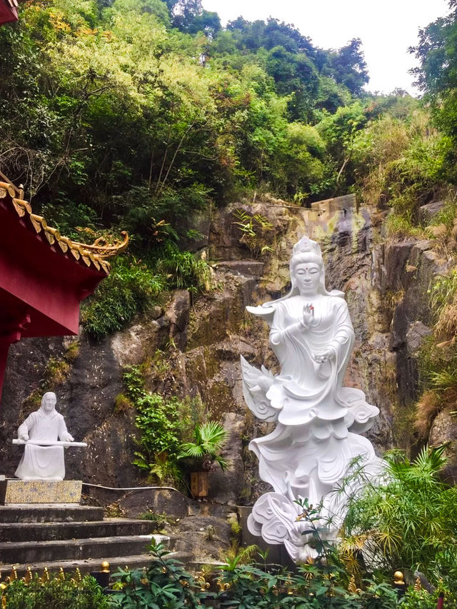 วัดหมื่นพุทธTen Thousand Buddhas Monastery