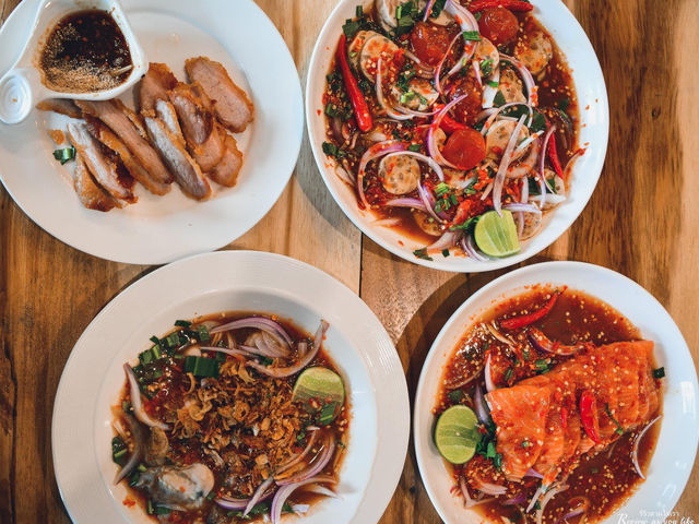 ร้านยำแซ่บย่านอโศก