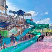 Desaru 水上樂園：刺激遊樂設施，優惠價格，適合炎熱天氣