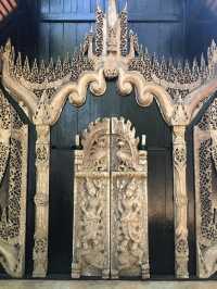 Guide to Baan Dam Museum (Black Temple) in Chiang Rai 🇹🇭