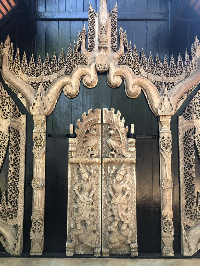 Guide to Baan Dam Museum (Black Temple) in Chiang Rai 🇹🇭