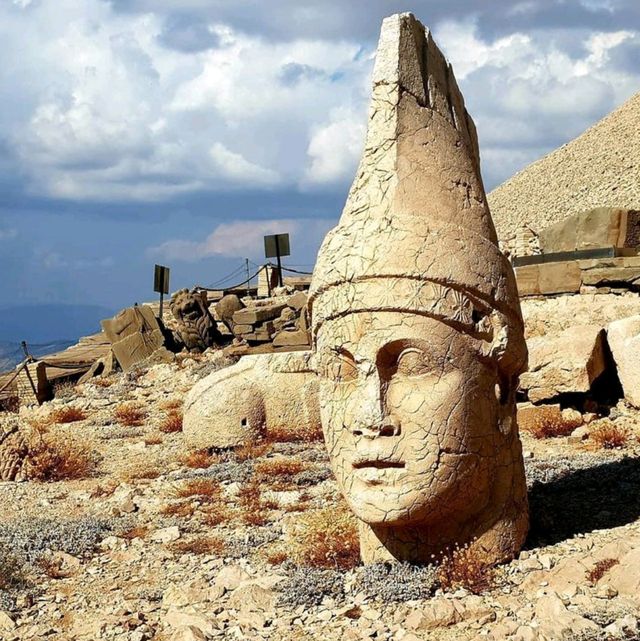 **🌄 Discover the Majesty of Mount Nemrut! 🇹🇷**