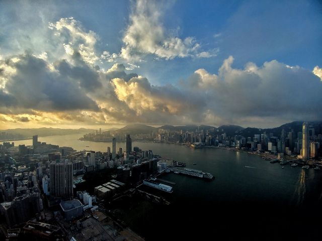 🌇✨ 香港sky100，360度全景欣賞到維多利亞港的美景！ ✨🌇
