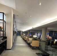 Ultimate Relaxation at the Golden Lounge Satellite