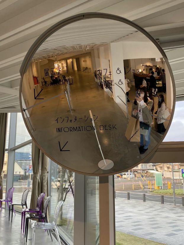 【美術館と図書館がひとつになった公共建築】GWはゆっくり本を読んだり美術館賞はいかが？