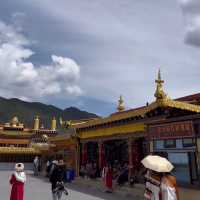 Largest Tibetan Buddhist monastery in Yunnan