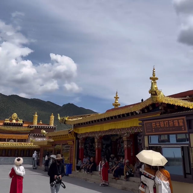 Largest Tibetan Buddhist monastery in Yunnan