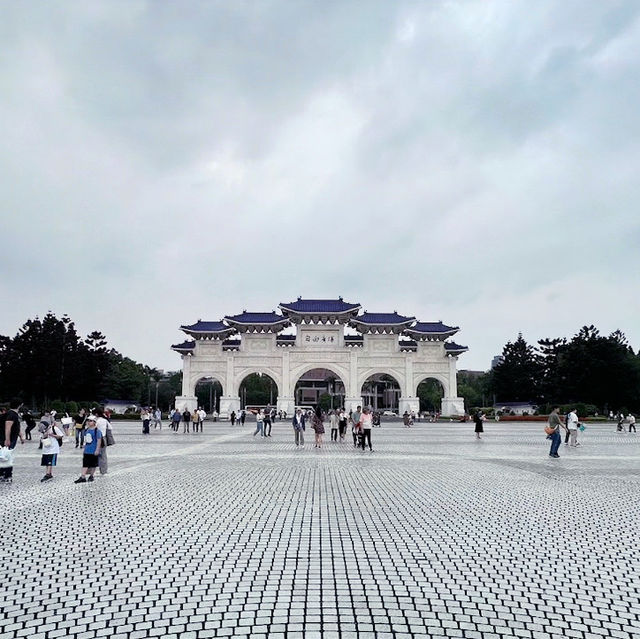 台北中正紀念堂 壯麗的建築與悠然的景觀