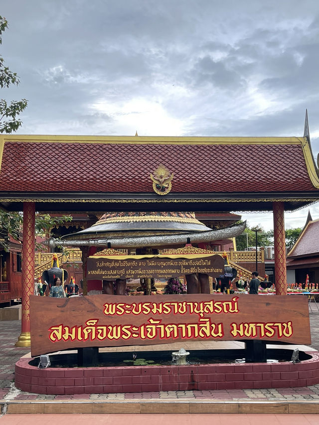 พระบรมราชานุสรณ์ สมเด็จพระเจ้าตากสินมหาราช