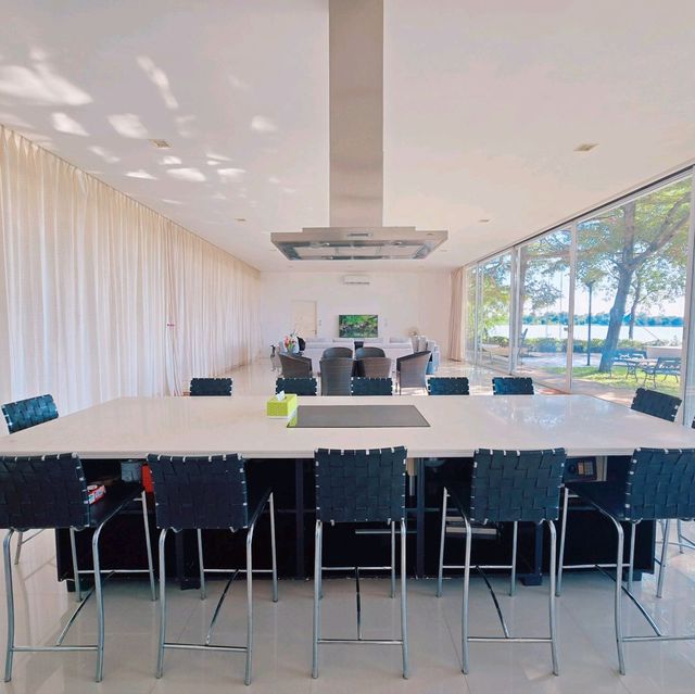 Am​ pool​ villa​