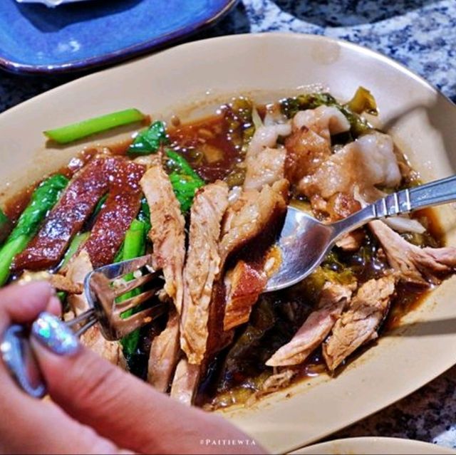 ขาหมูโกอ๊อด หน้าวัดเทพ เจ้าเก่า สาขา 2