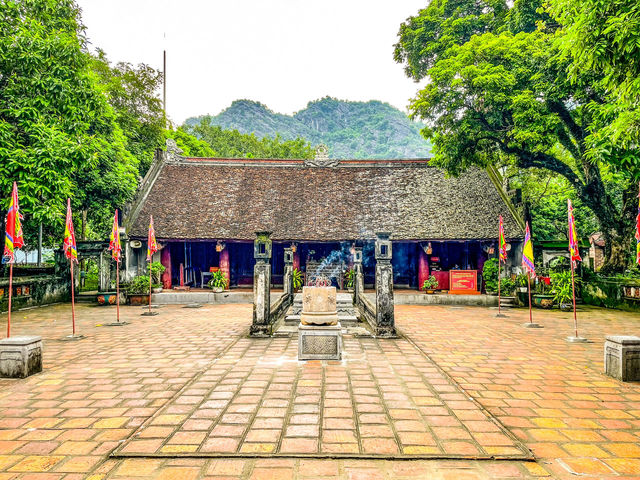 Temple of Emperor Đinh Tiên Hoàng..닌빈