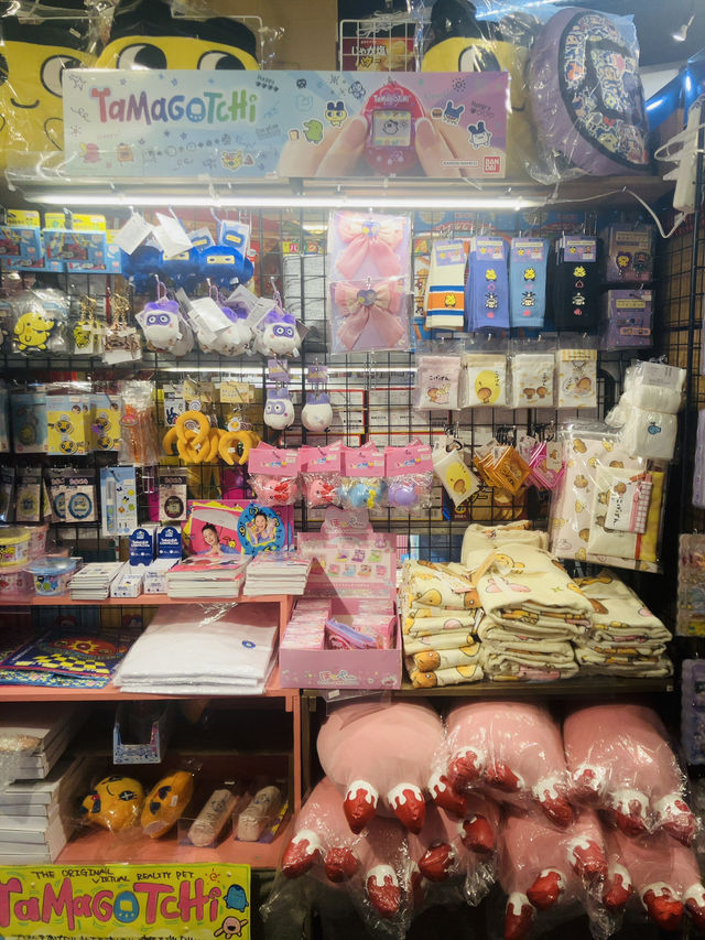 【渋谷】VILLAGE VANGUARD - あらゆるキャラクターが揃う！あれもこれも欲しくなっちゃいます！！-