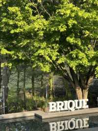 Brique Cafe สถานที่เดทริมแม่น้ำ