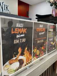 Popular spot for fried chicken lovers in Jeli