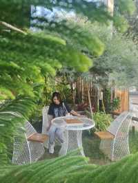 Nay Laa-Myth cafe