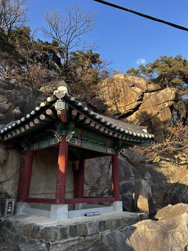 옛 시대에 조성된 거대한 암각종 옛 장인들의 정성을 볼수있는 마애종🇰🇷