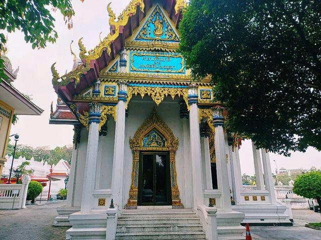 泰國曼谷湄南河畔著名皇家古跡寺廟景點：Wat Ratchaburana Ratchaworawihan 拉嘉布拉那寺，適合拍照📸打卡冥想