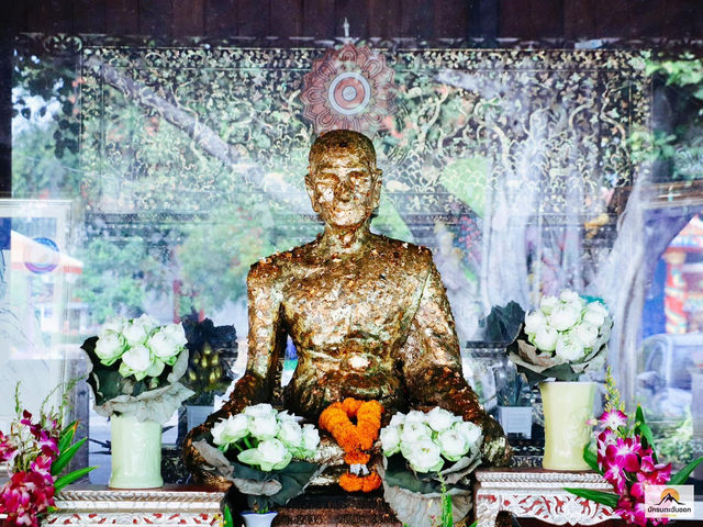 วัดพระลอย