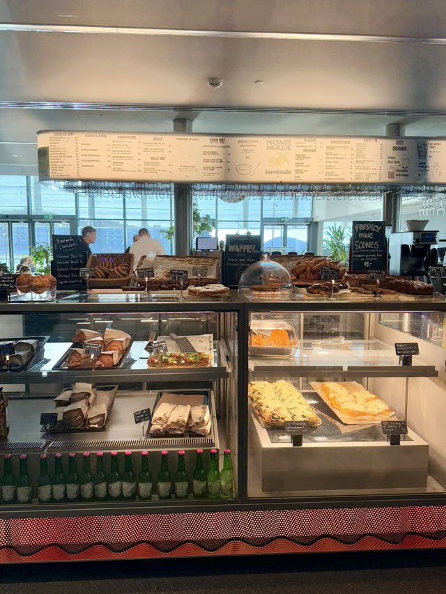 A Unique Café Experience at Munch Deli & Coffee 🎨☕🇳🇴