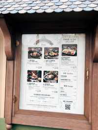 香港迪士尼樂園❄️ 阿德爾港畔餐廳 Golden Crocus Inn