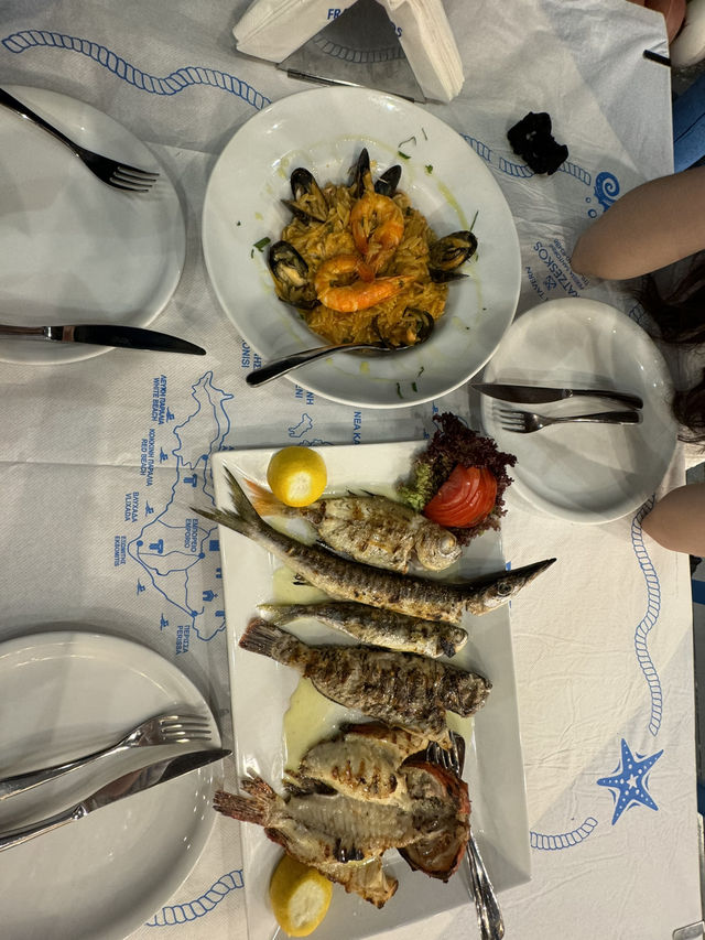 Sunset Dinner by the Beach at Fish Tavern Fratzeskos, Santorini 🌅🐟