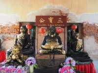 ตลาดร่มหุบแม่กลอง ไหว้พระวัดเก่าแก่ 1 วัน