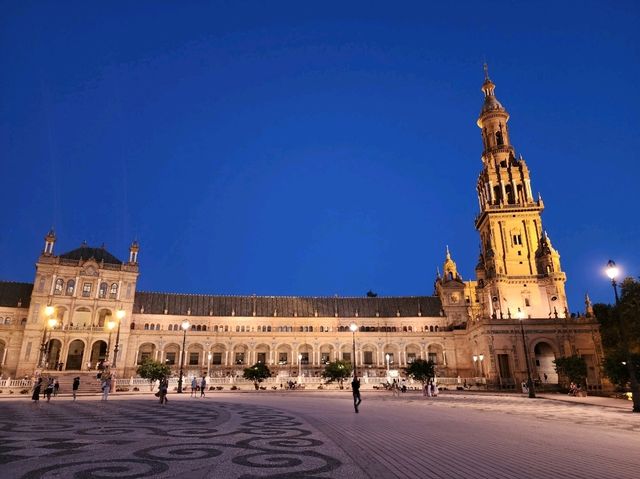 [🇪🇸セビージャ] セビージャのスペイン広場で魅力的な夕暮れのひとときを