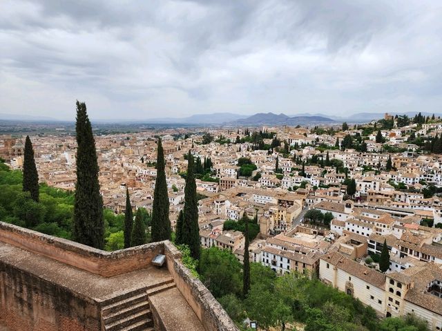 [🇪🇸グラナダ] アルハンブラ宮殿の異なる魅力、アルカサバとカルロス5世宮殿