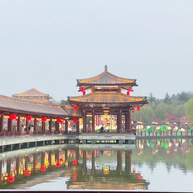 白天玩轉大唐芙蓉園，體驗盛唐文化與皇家園林！