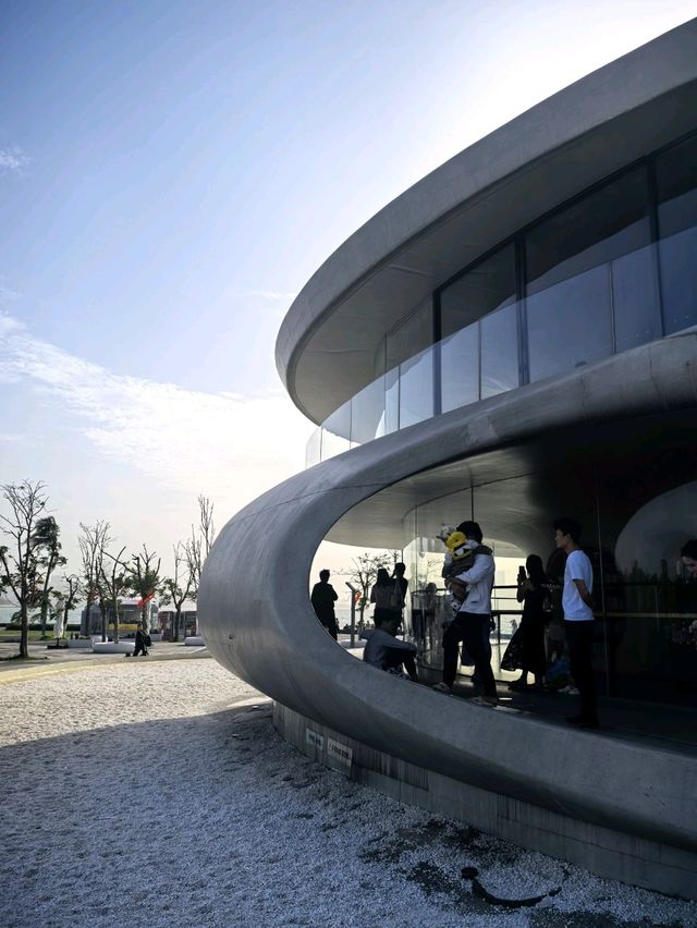 Haikou Yundong Library: Iconic Design, Beachfront Beauty