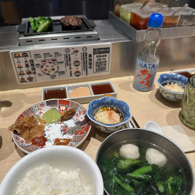 칭다오 완상청에 생긴 함박스테이크 신상맛집 (肉肉大米）