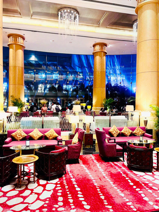 The Sphere Lounge: A Sustainable Oasis for Relaxation and Refreshment