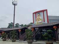 Temple Ji Dian Senggarang: Where River Gods & Coconut Tarts Collide" 🌊🏮
