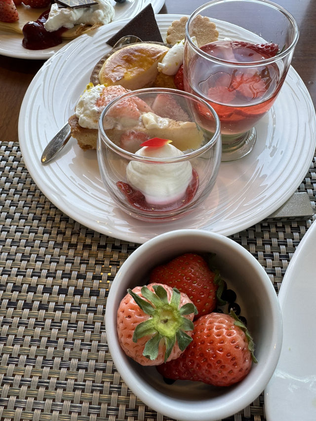 北海道グルメ＆いちごスイーツビュッフェ🍓