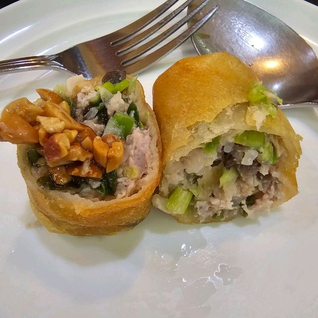 ทานแหนมเนือง ริมแม่น้ำปิง - วีที แหนมเนือง