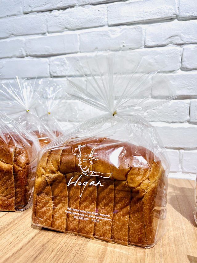 “Hogan Bakery: Freshly Baked Delights”