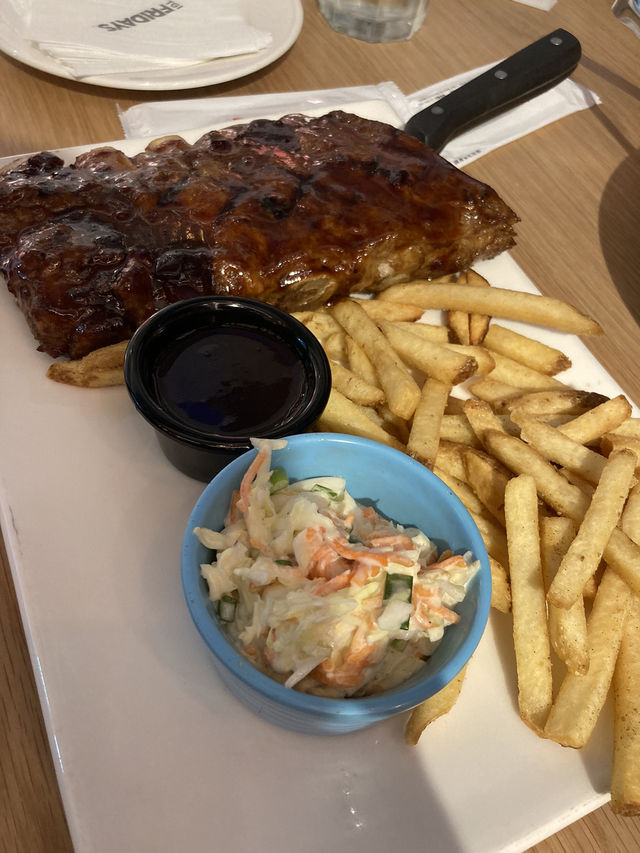 熟悉的品牌新開的分店，來吃個氣氛