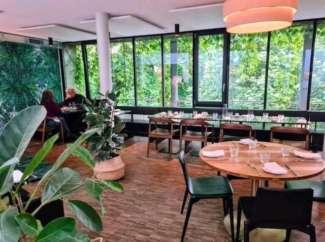 Restaurant Bay 隱藏在博恩美術館旁的綠色餐廳