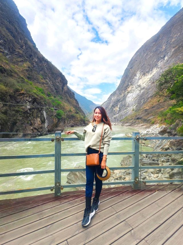 Roaring Beauty: The Majestic View of Tiger Leaping Gorge