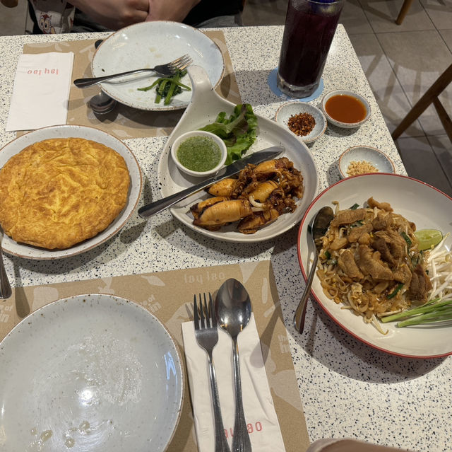 여긴 진짜 꼭 가야 돼! 방콕 로컬 미슐랭 맛집 ‘레이 라오’ 후기