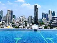 Bangkok Marriott Hotel The Surawongse สระน้ำสวยมาก