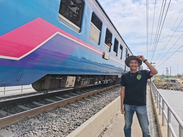 รถไฟลอยน้ำ บ้านโคกสลุง จ.ลพบุรี