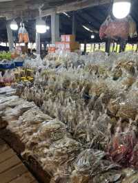 ตลาดหาดสะกอม